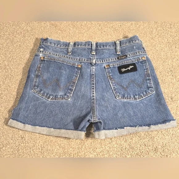 Wrangler Distressed Cuffed Cut Off Jean Shorts Western Cowgirl Barn Farmhouse - Picture 1 of 12